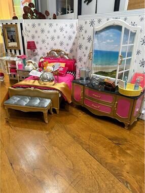 American girl doll Grand Hotel with Bedroom Bathroom Vanity Desk  + Accessories